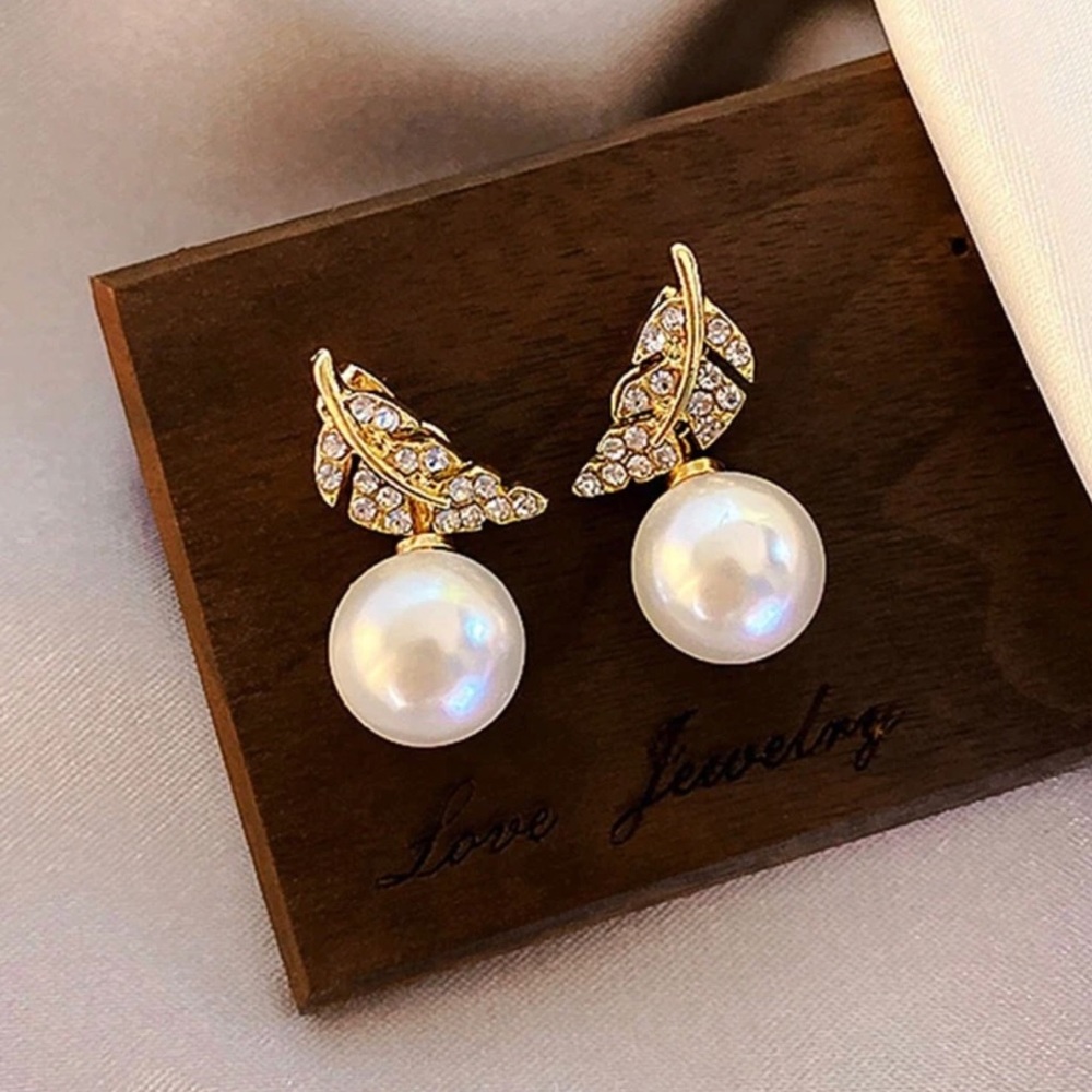 Rhinestone Leaf & Pearl Drop Earrings